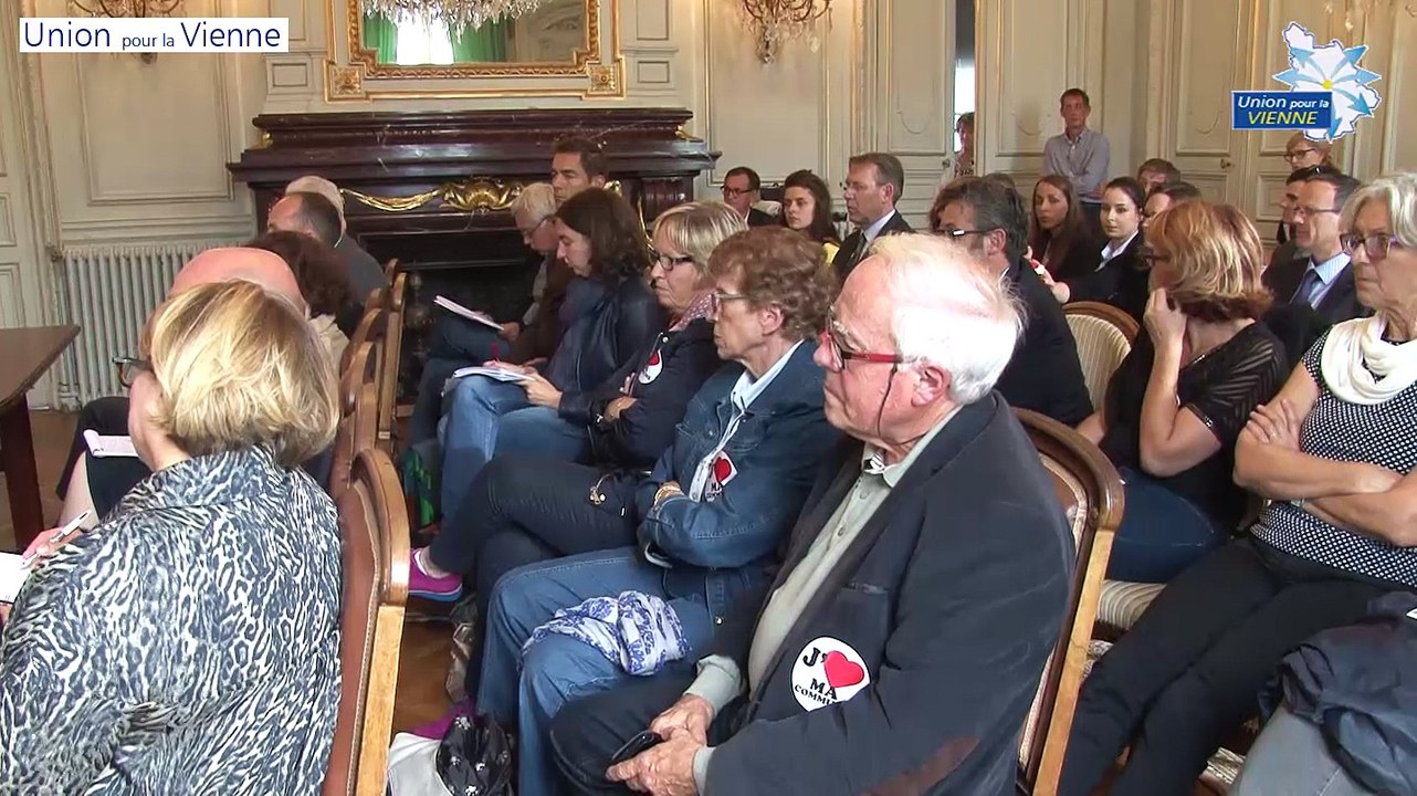 Mobilisation contre la baisse des dotations de l'Etat