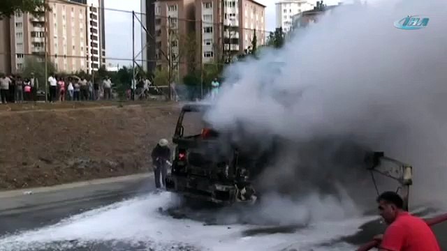 İstanbul trafiğinde alev alev yandı