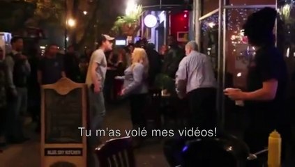 Un prof d'art se fait éclaté par un ancien élève !