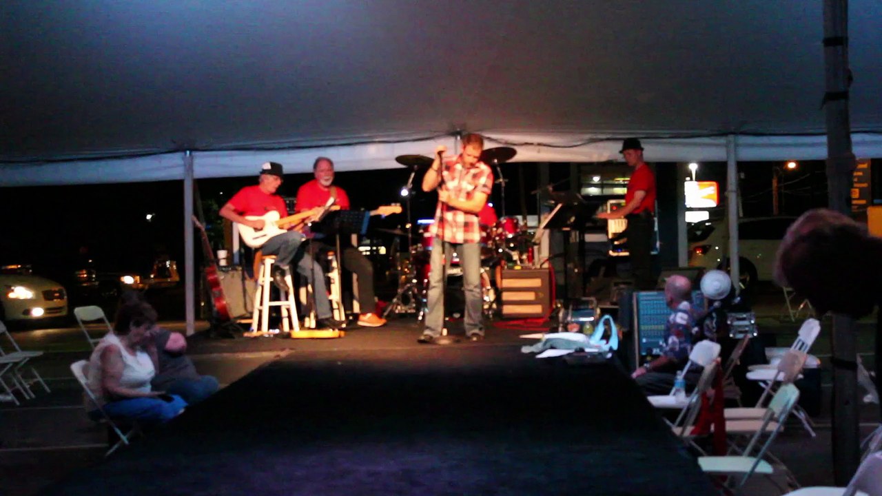 Brooke Wright & the Katz perform 'Heartbreak Hotel' Elvis Week 2015