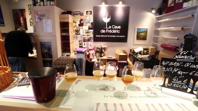 Six bières locales testées à l' aveugle à la cave de Frédéric, Tourcoing.