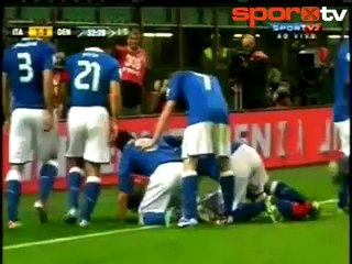 İtalya 3 puanı 10 kişiyle aldı