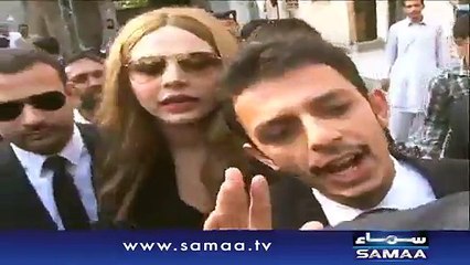 Super sexy model’s court walk with super guards