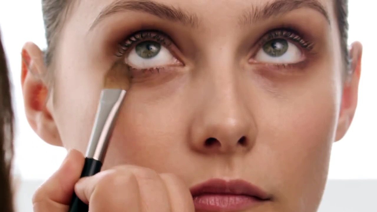 Burberry Make-Up Tutorial: How To Do Effortless Contouring and Strobing
