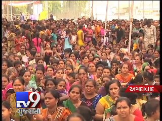 Chaos at 'Selfie with Daughter' event on PM Modi's birthday in Ahmedabad - Tv9 Gujarati