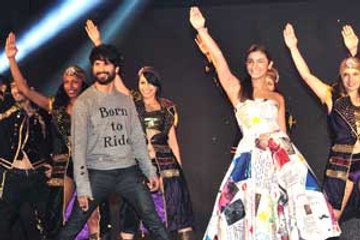 Shahid Kapoor & Alia Bhatt have a Shaandaar evening!