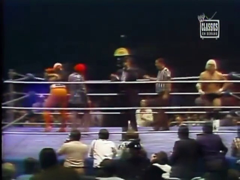 Superstar Billy Graham vs Dusty Rhodes (Texas Death Match)