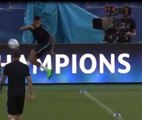 Neymar with some amazing skills at Barcelona Training in Roma 2015