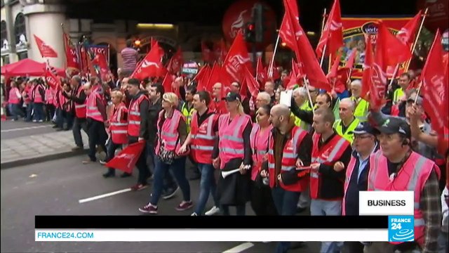 Hewlett-Packard slashes up to 30,000 jobs