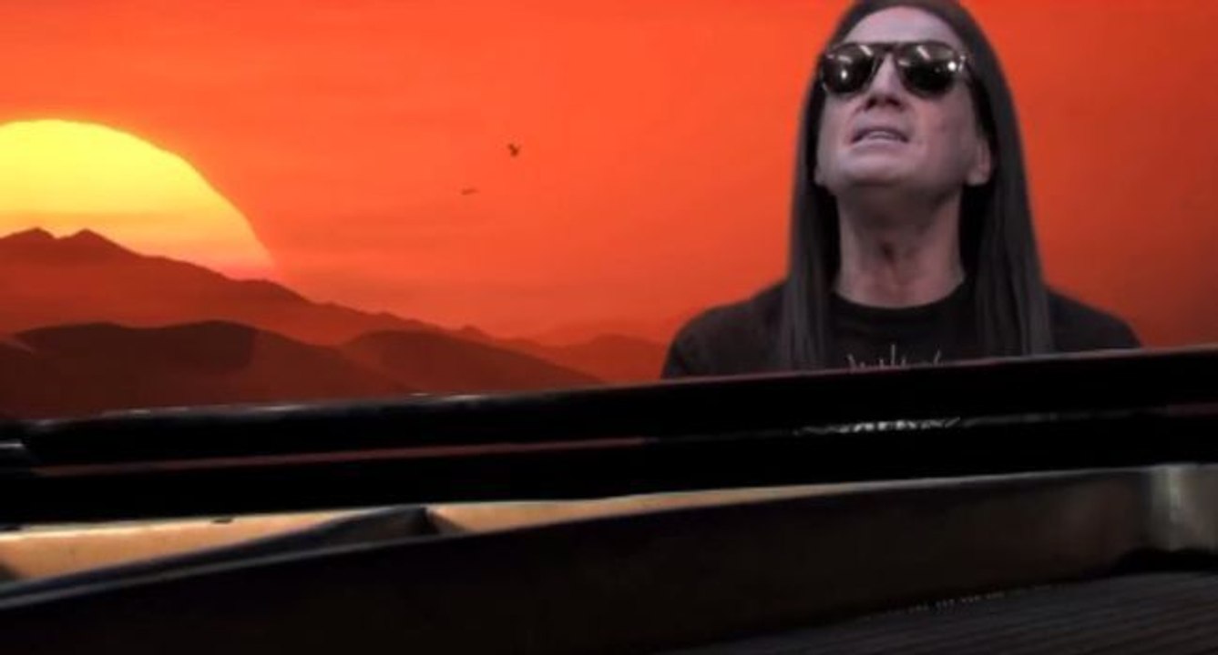 "Plus jamais ça" : Francis Lalanne vole au secours des migrants