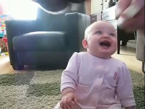 Ребенок смеется над собакой. Прикол!