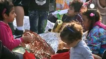 Hambrientos y exhaustos, los refugiados atrapados en Serbia piden a Hungría que abra la frontera