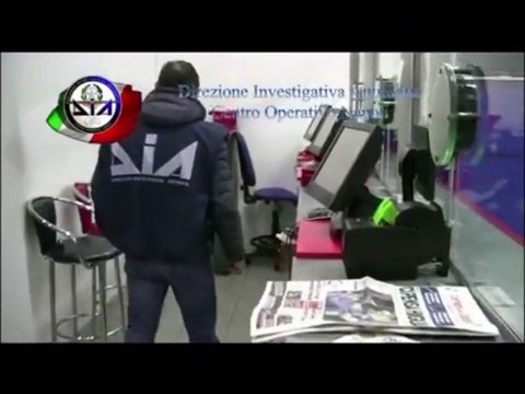 Camorra - 44 arrestati nel clan e sequestrati 3200 videopoker