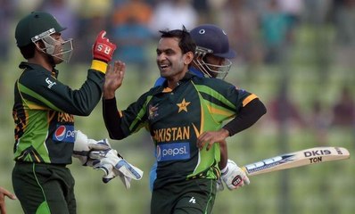 Umar Akmal Bowling ● 1st Wicket ● Rare Video