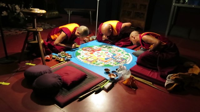 Création d'un mandala moines monastère en Inde (Khangtsène de Ngari) - Tibet Museum Gruyères Suisse