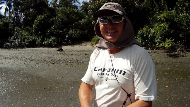 Busca e Retirada de metais ferrosos e não ferrosos das areias, Ubatuba, SP, Brasil, 2015, Parte (38)