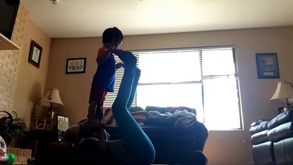 BREASTFEEDING & KIDS ACRA YOGA