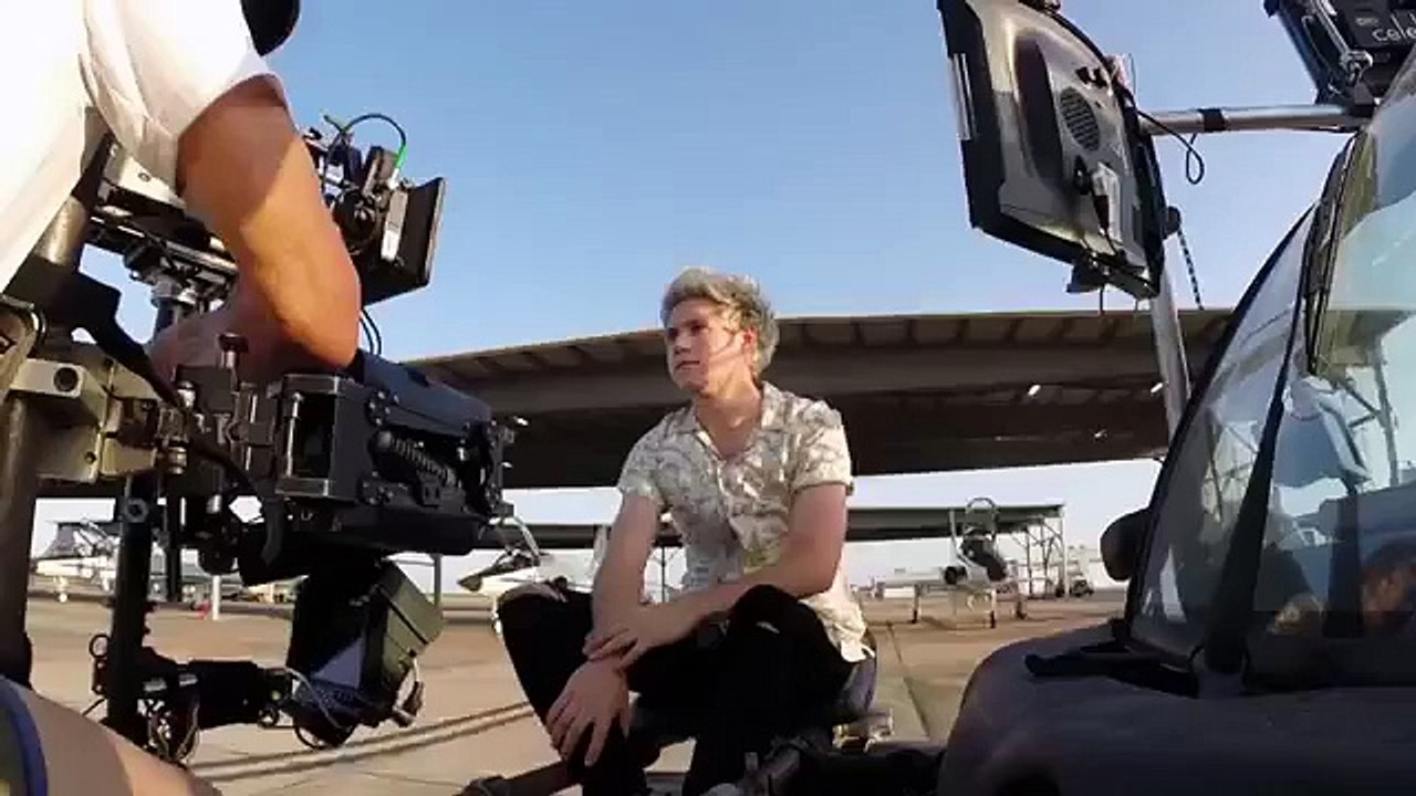 One Direction - Drag Me Down (Behind the Scenes Day 1) presented by Honda Civic Tour