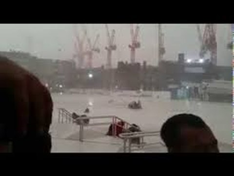 Strong wind blows into Masjid al Haram in Makkah - must watch