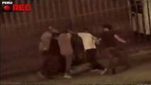 Ate: Ladrones golpean brutalmente a estudiante para robarle (VIDEO)
