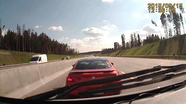 Хам на BMW M6 устроил разборки со скорой помощью на дороге в Москве