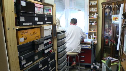 Une nantaise restaure les jouets anciens