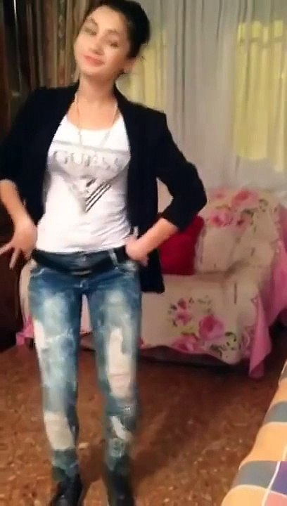 Bu güzel kız fena oynuyor devam