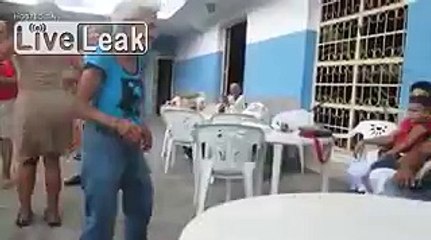 Descargar video: When Granny Teases a Man - lol