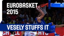 Satoransky Finds Vesely for the Alley-Oop Slam! - EuroBasket 2015