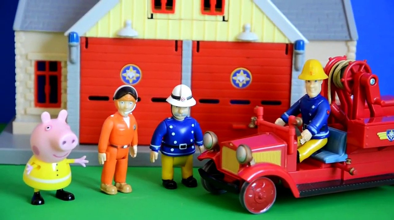 Fireman Sam Peppa Pig Bessie Fire Engine Pontypandy Toys WOW!!! - video ...