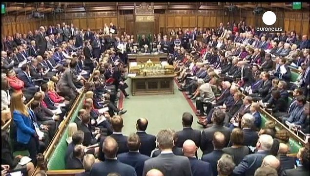 Regno Unito: primo 'duello' Corbyn-Cameron ai Comuni, polemica sull'inno