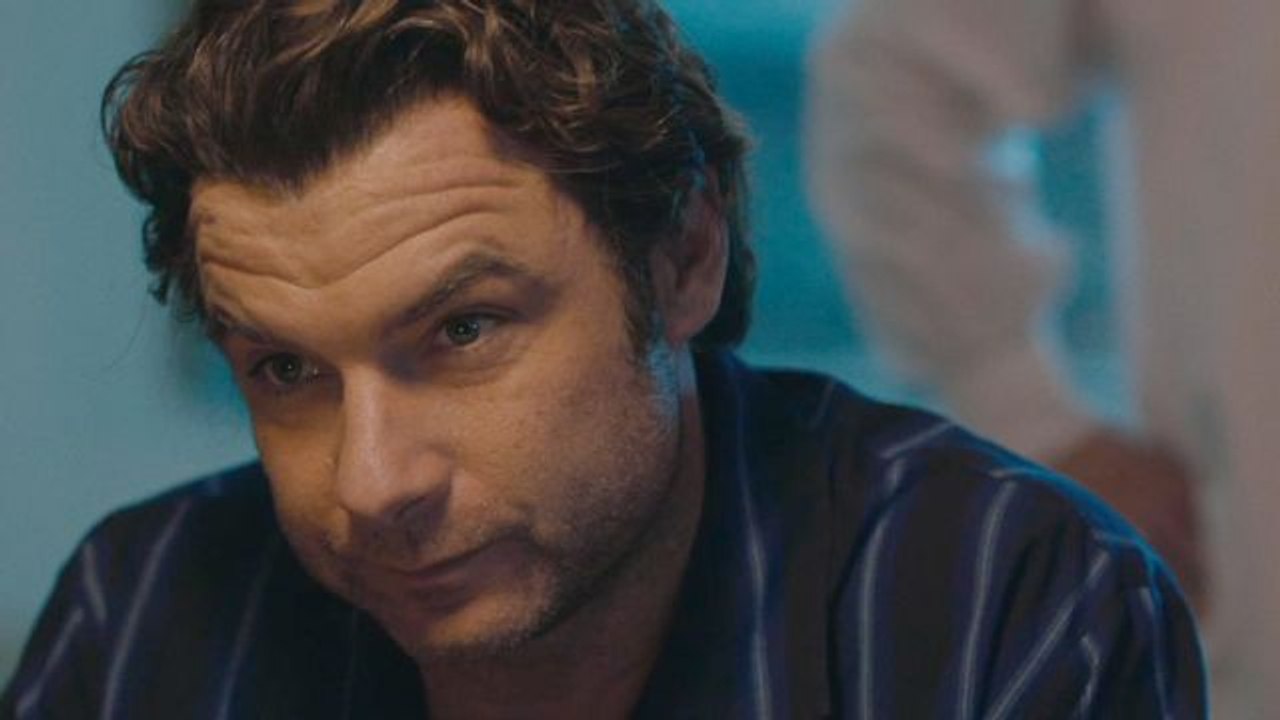 Exclusives - Watch a Russian-Speaking Liev Schreiber Throw Down the Chess Gauntlet