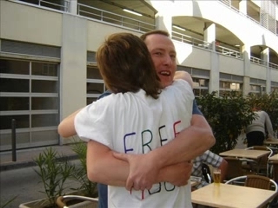 Free hugs troyes