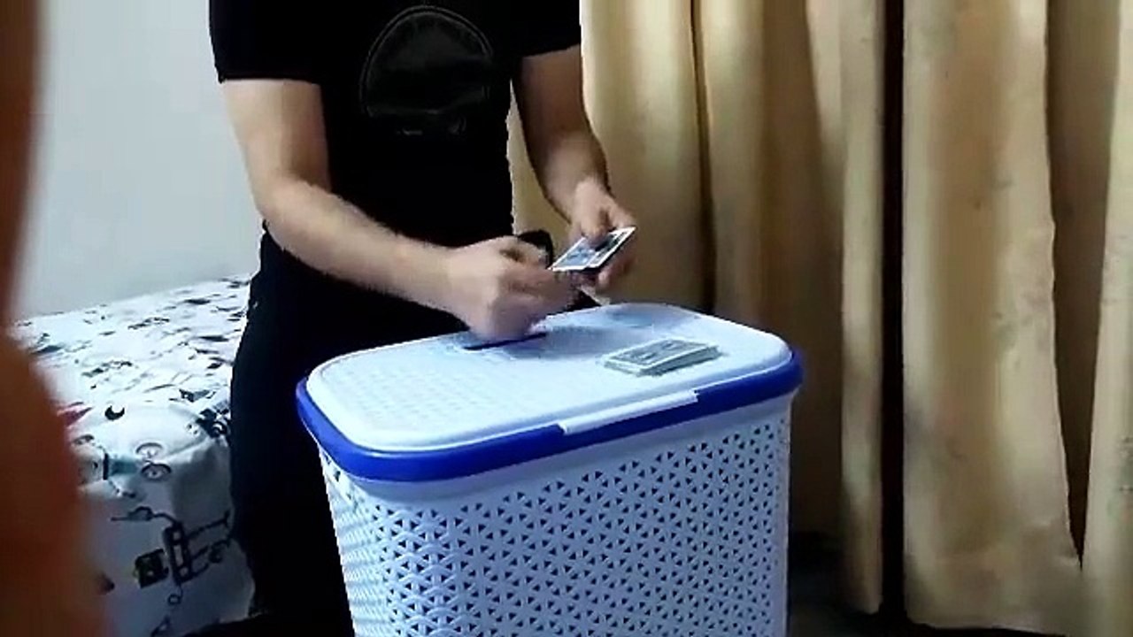 AMAZING card tricks -courtesy by Hamza Bashir