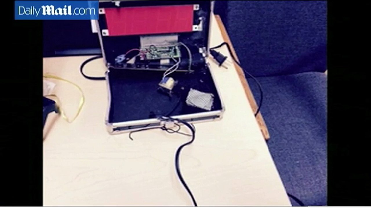 Muslim teen arrested for homemade clock gets support from Barack Obama _ Daily Mail Online