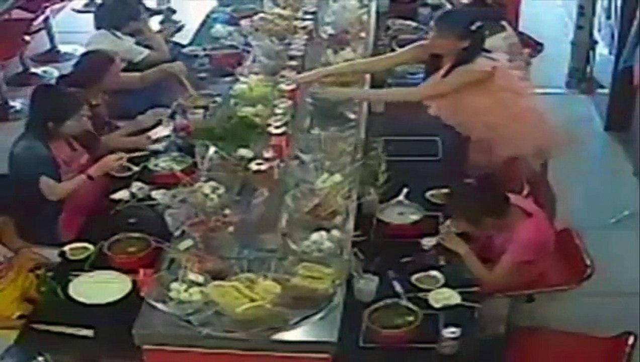 Angry Customer Throws Boiling Hot Soup on a Pregnant Waitress in China – ***WARNING: Disturbing Images***