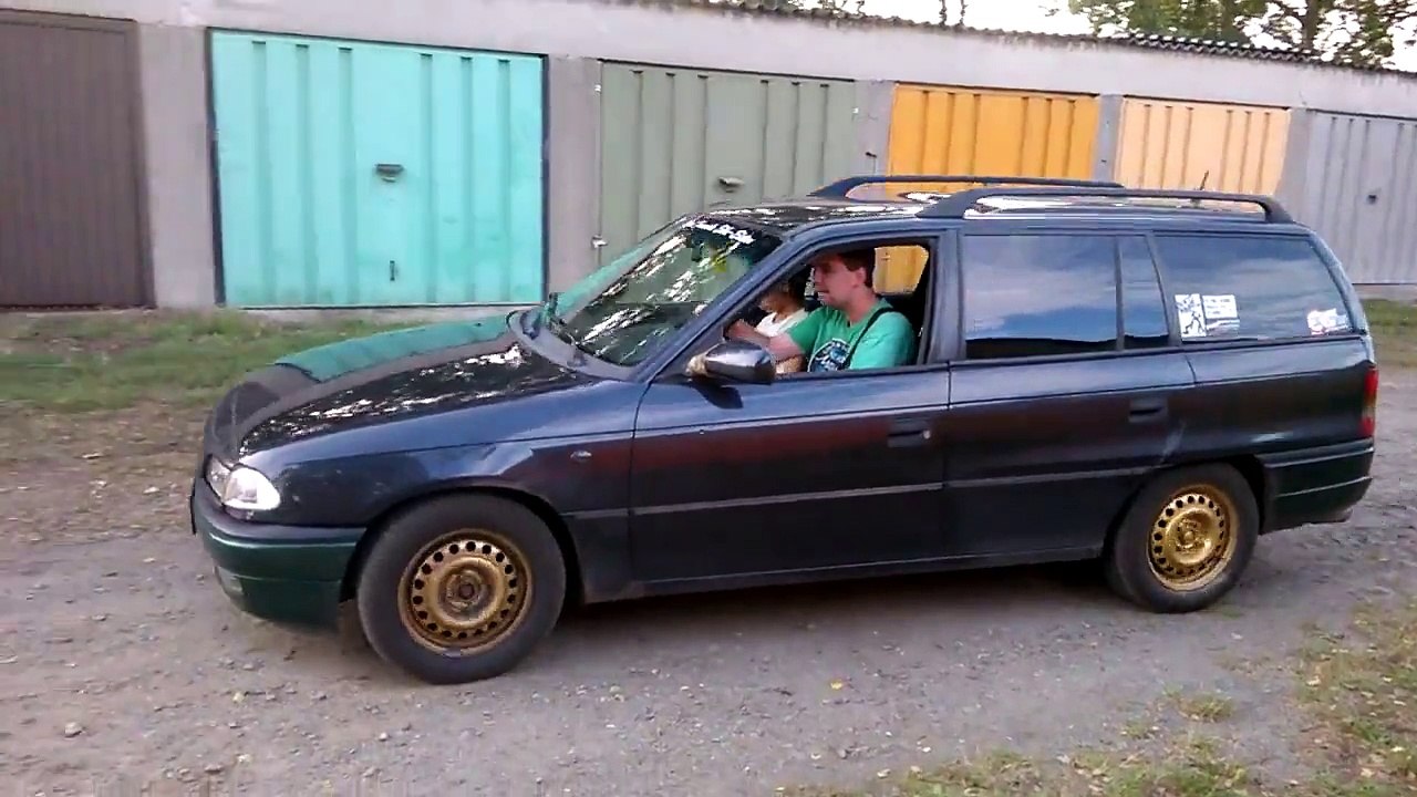 Opel-Astra-F--First-test-Drive--Slide!