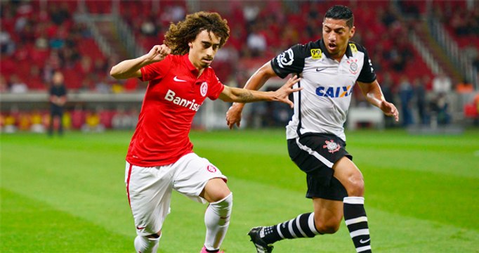Valdivia decide e Inter vira sobre o Corinthians no Beira-Rio