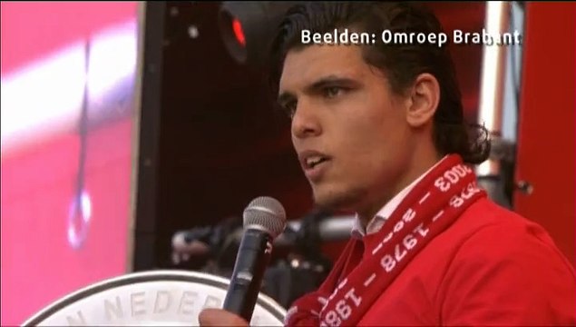Rekik zingt tijdens huldiging PSV - RTV Noord