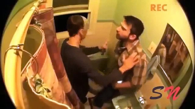 أقوى رعب الكاميرا الخفيه الاجنبيه فى الحمام مقالب قويه فى الكمرا الخفيه رعب وضحك 2015