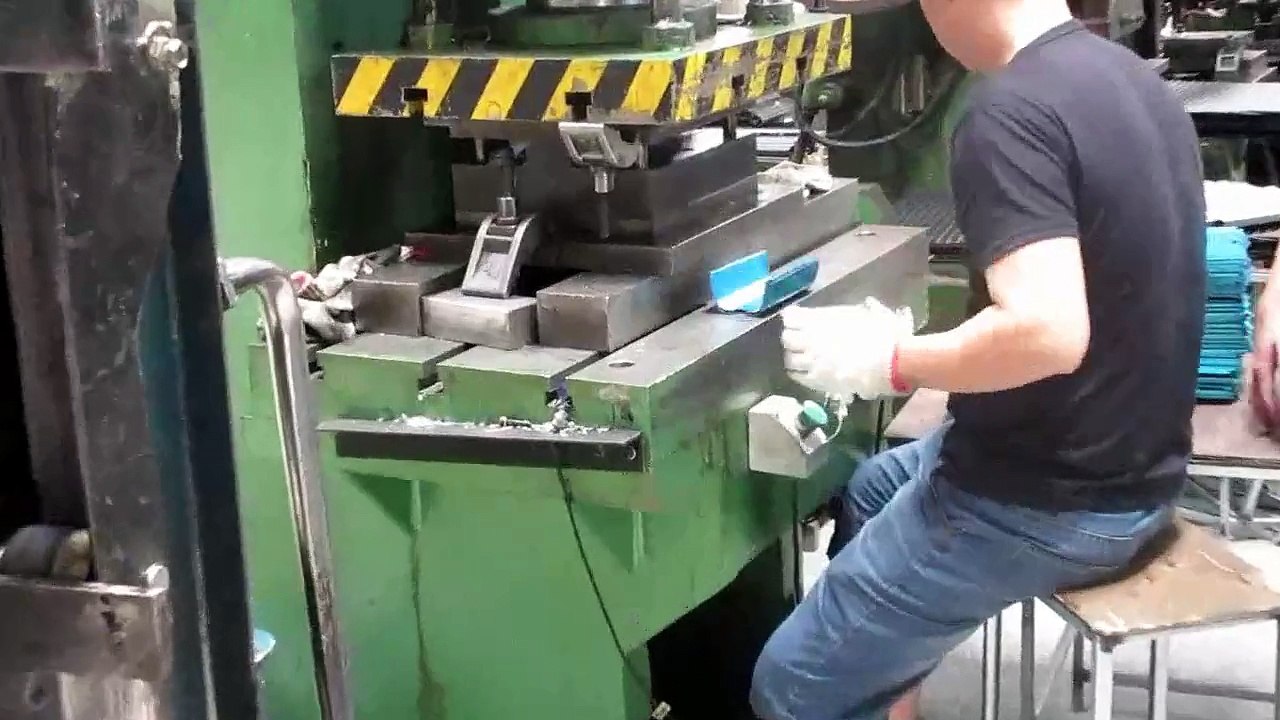 China Sourcing and Import Purchasing Agent: Cutlery Tray and Drawer Organizers / Production 4