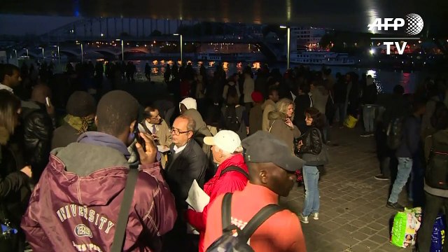 Deux campements de migrants évacués à Paris