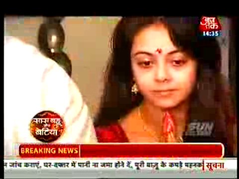 Gopi haath jod kar Gora se pucha Meera ka Pata - 17 september 2015 - Saath Nibhaana Saathiya