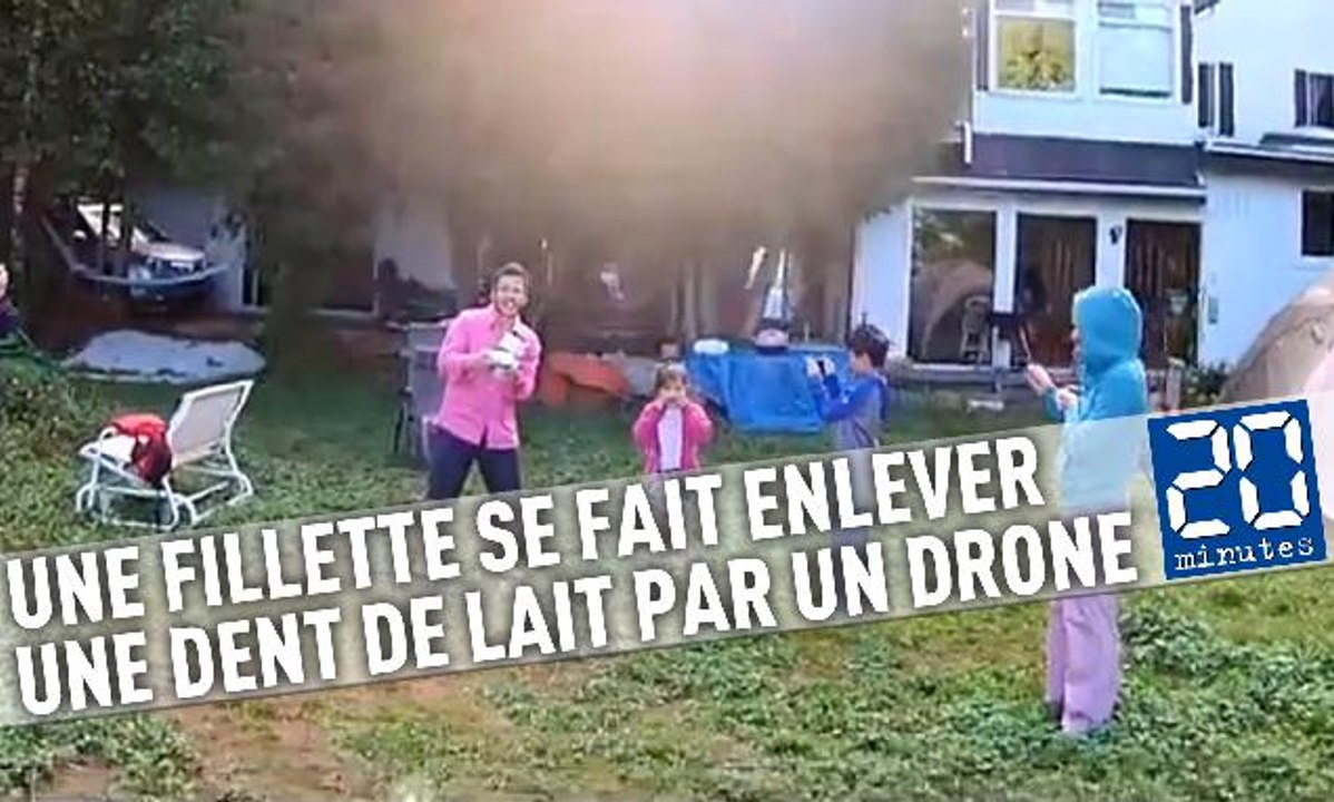 Une fillette se fait enlever une dent de lait par un drone