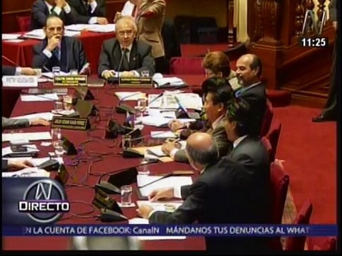 Daniel Abugattás llama payaso y animal a Mauricio Mulder