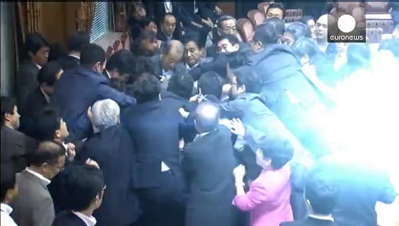 Tumulte im Oberhaus: Japanische Sicherheitsgesetze nehmen wichtige Hürde