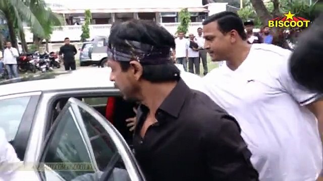 Shah Rukh Khan attends Karim Morani's mother's funeral