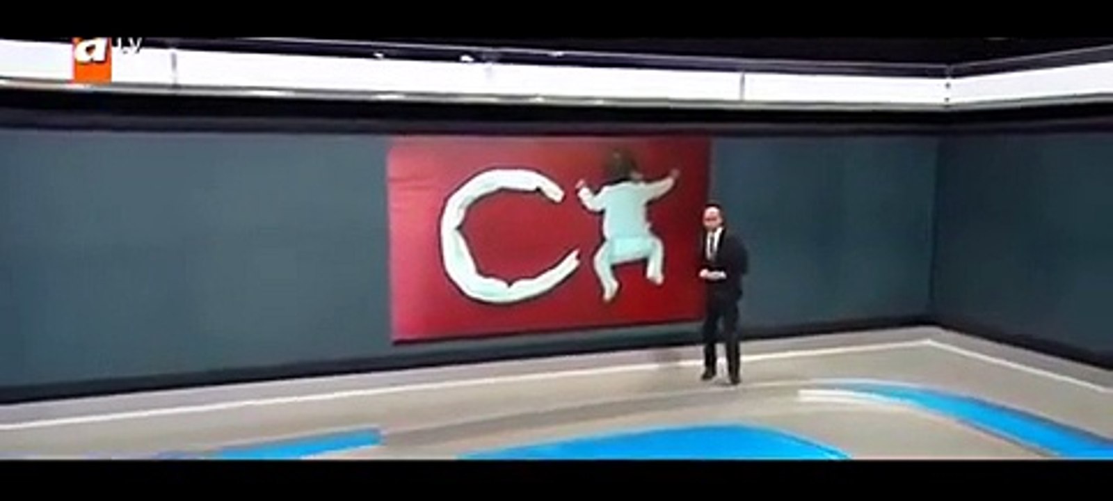 Dağlıca'da asker olan babası için böyle poz verdi