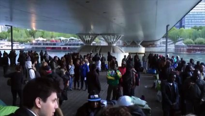 A Paris, des centaines de migrants quittent la rue pour un lit