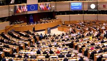 Crisi rifugiati, l'Europarlamento dà l'ok al nuovo piano Juncker